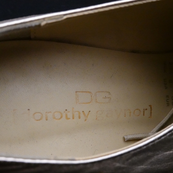 DOROTHY GAYNOR Metallic Rose Gold Laced Oxfords with White Platform Lugg Soles - Picture 7 of 8